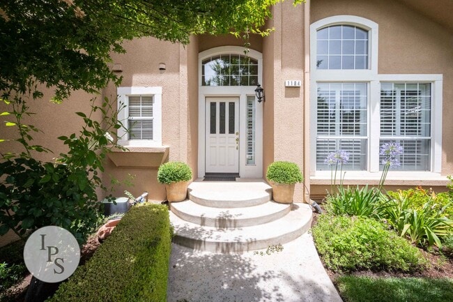 1184 E Province Dr
