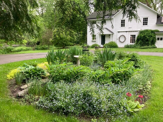 Sunny Cottage in Garden Setting - 75 Fostertown Rd Unit 75 Fostertown Road