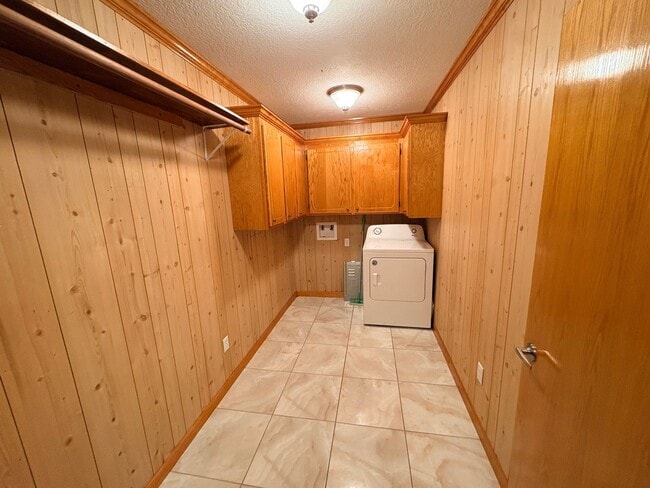 Photo - 633 N Simmons St