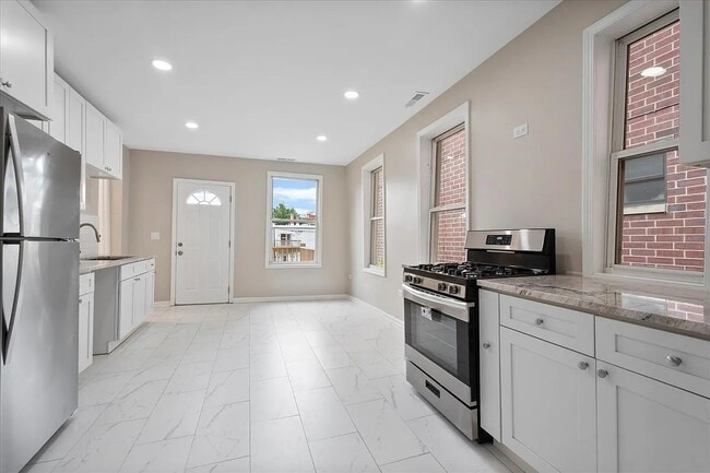 Photo - 1831 N California Ave Unit 2