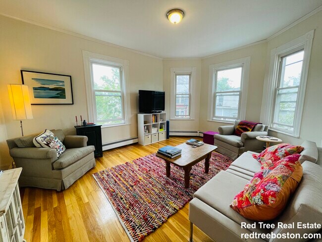 Building Photo - 10 Houghton St Unit 2