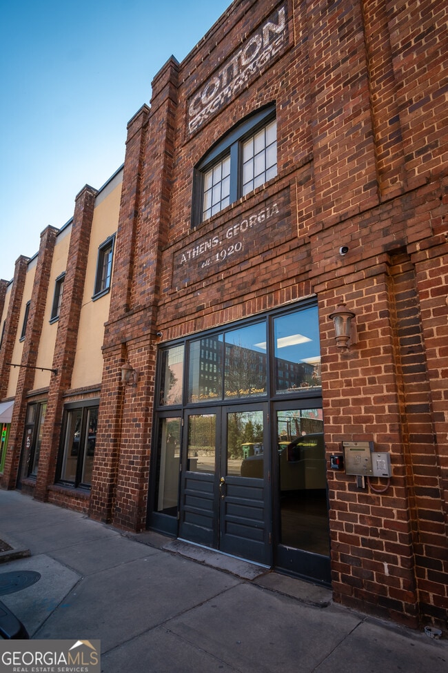 Building Photo - 269 N Hull St Unit APT 202