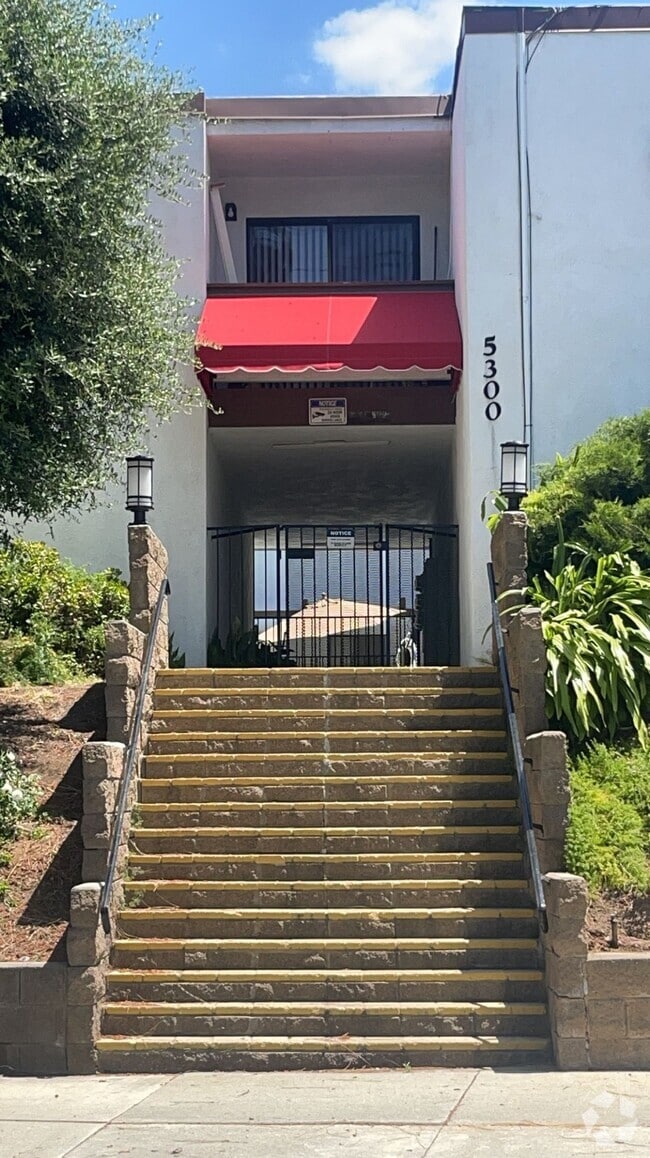 Building Photo - Canyon Crest Gated 1BR 1BA Unit G Rental