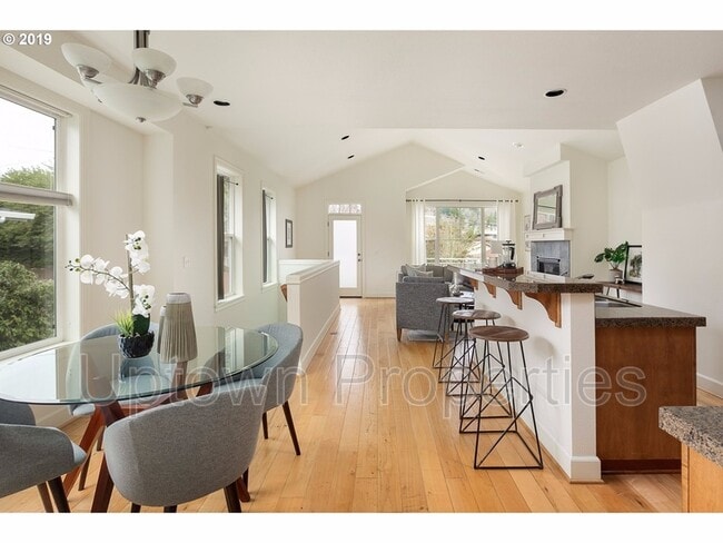 Photo - 1916 SW Idaho St