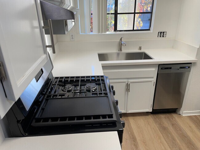 Photo - 9520 Campo Rd Unidad B3