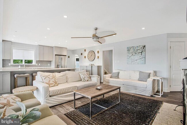 Photo - 125 Island View Dr