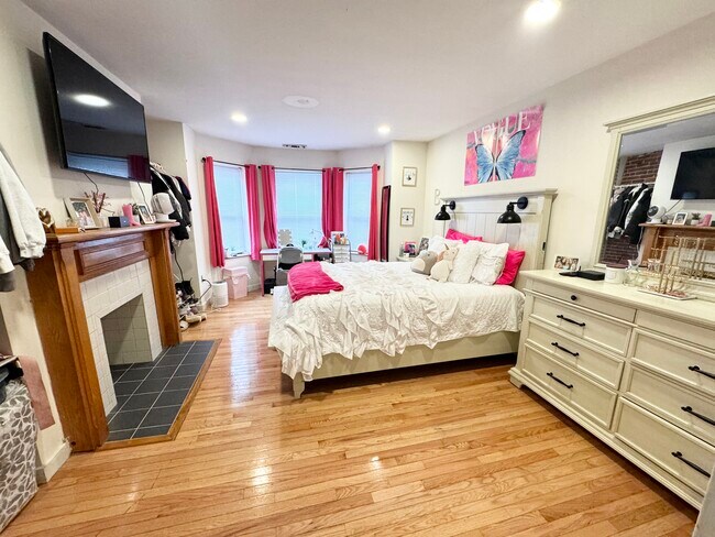 Photo - 71 Gainsborough St