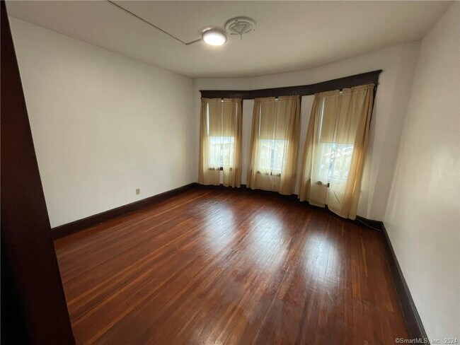 Photo - 555 Lombard St
