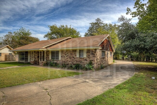 Photo - 6426 Chapman Dr