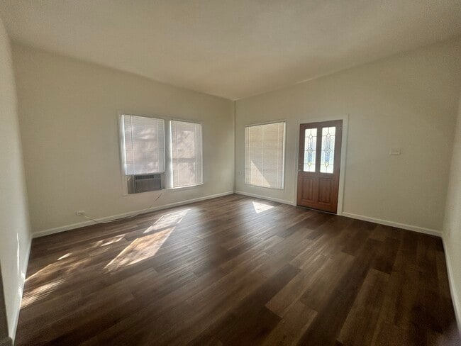 Photo - 5611 Tremont St
