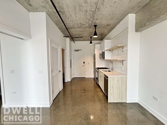 Photo - 102 W Chicago Ave Unidad 1