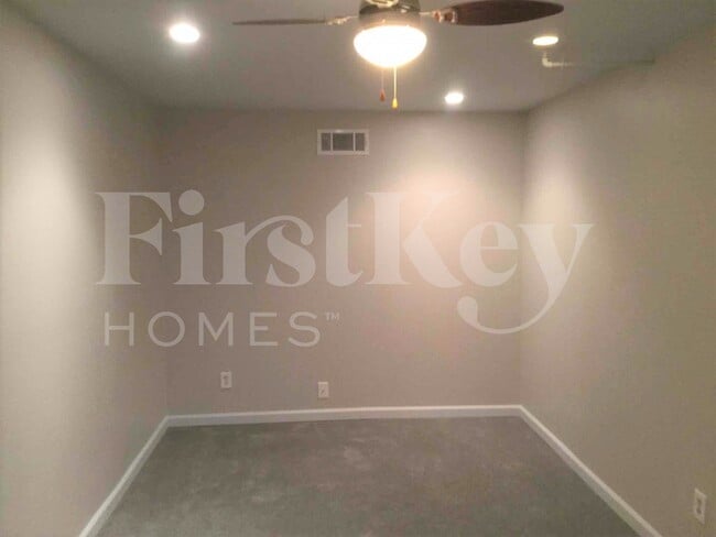Photo - 4816 Clove Dr SW