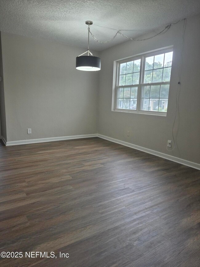 Photo - 2518 Hirsch Ave