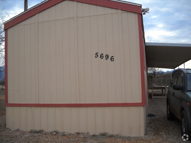 Building Photo - Cute single wide trailer on four acres. Rental