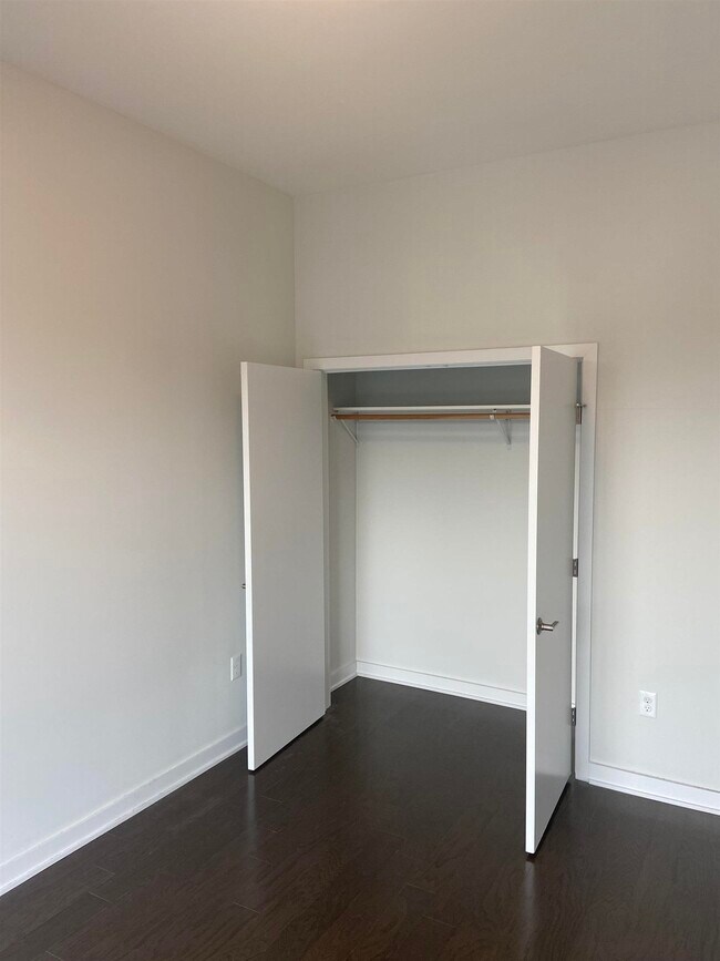 Photo - 275 Broadway Unidad 302