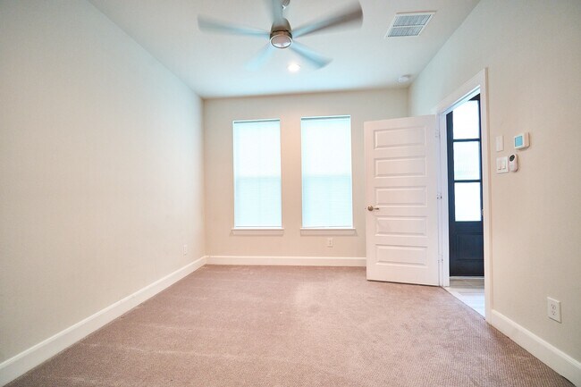 Photo - 2802 Grand Fountains Dr