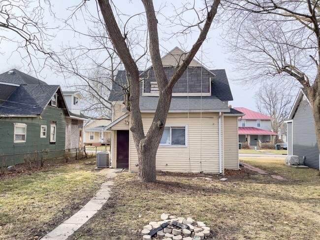 Photo - PRELEASING for AUGUST! Close to Campus