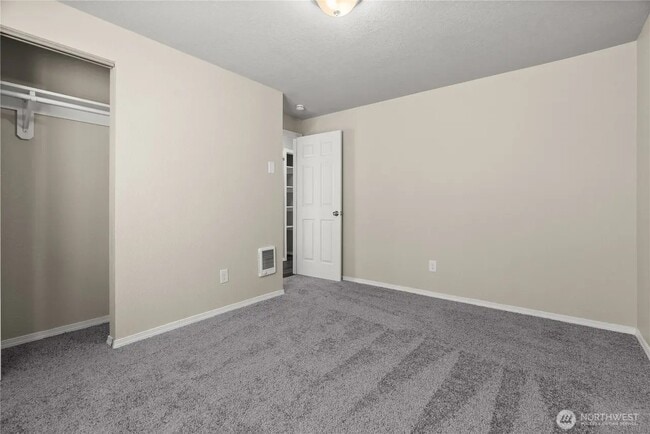 Photo - 502 Tullis St NE