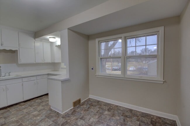 Photo - Charming 3 bed home