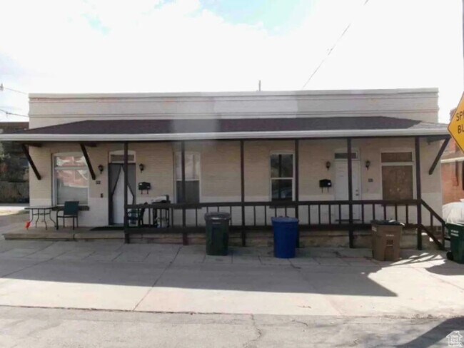 Photo - 862 E Menlo Ave