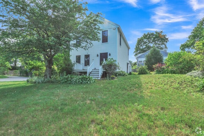 Building Photo - 211 Mendon St Rental