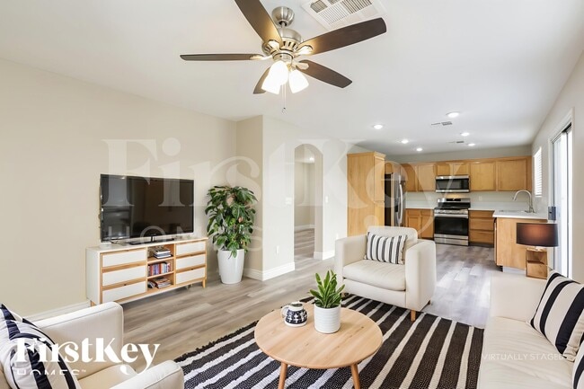 Photo - 5681 Woods Crossing St