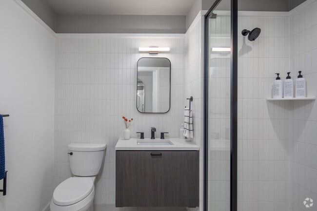1BR, 1BA - Junior 1A - 583SF - Bathroom