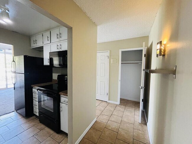 Photo - 710 E 200 S