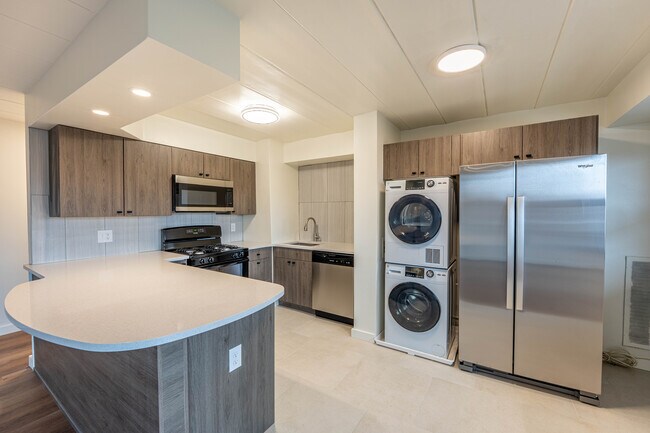 Modern Kitchen - Montgomery Plaza Apartments
