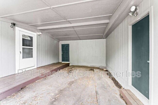 Photo - 32925 Lexington Ave