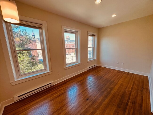 Building Photo - Great Value Downtown Studio Unit 5 Rental