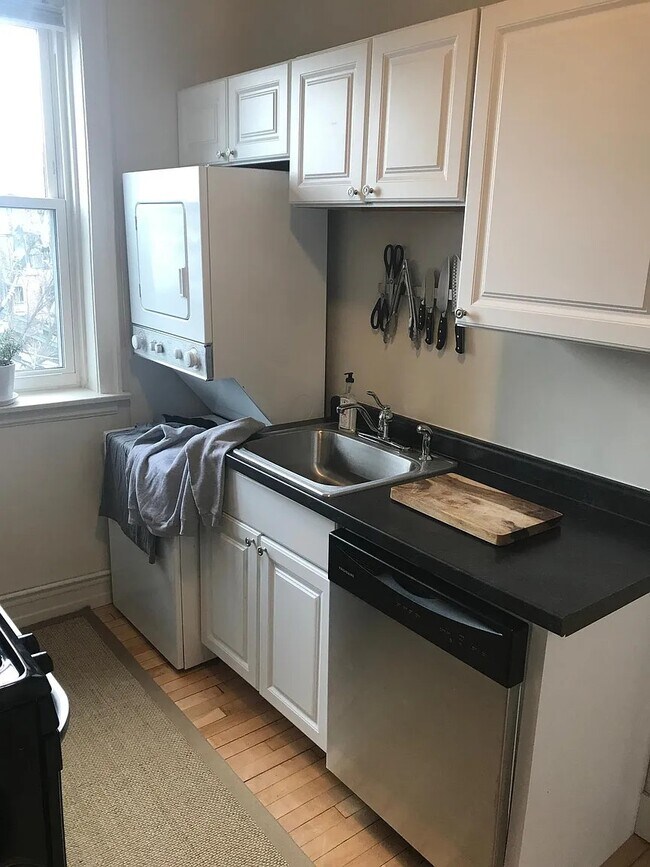 Building Photo - 4218 N Clark St Rental