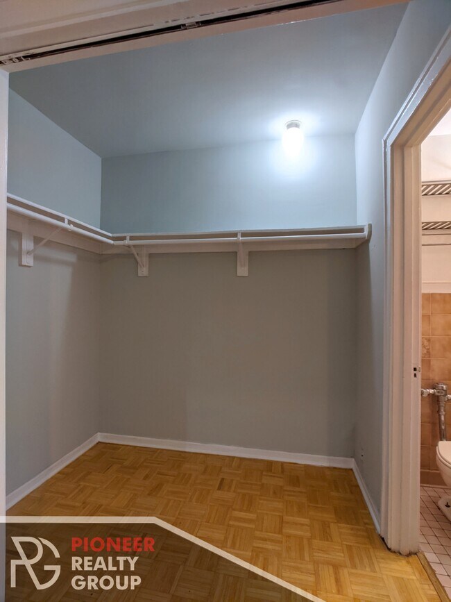 Photo - 739 W Belmont Ave