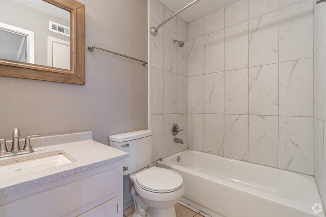 3BR, 2BA - 1150SF - Bathroom