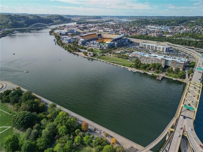 Photo - 320 Fort Duquesne Blvd