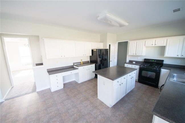 Photo - 8145 Lockslay Way