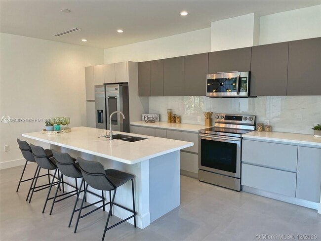 Photo - 807 SE 14th St