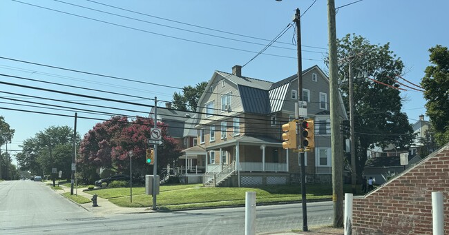 2 Bedroom Apt - 3rd fl - 121 E Stewart Ave Unit 3rd fl