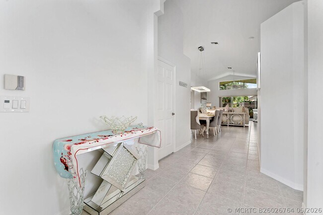 6887 Viale Elizabeth