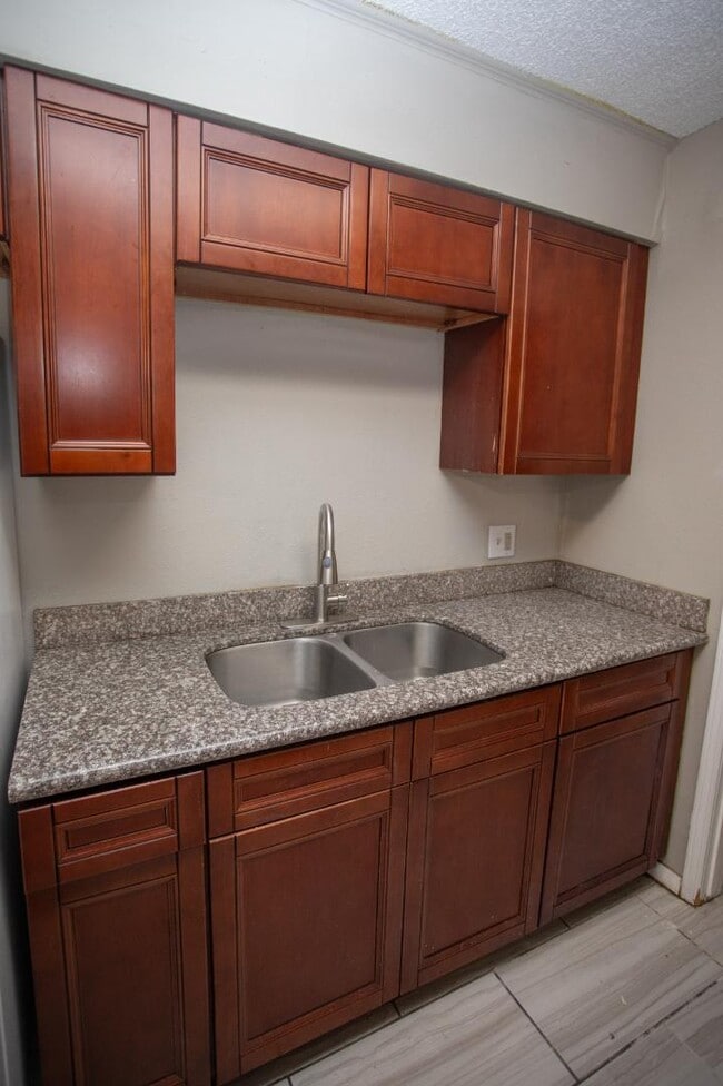 Photo - 111 Limoges St