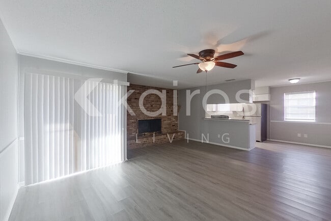 Photo - 350 E Davis Cir