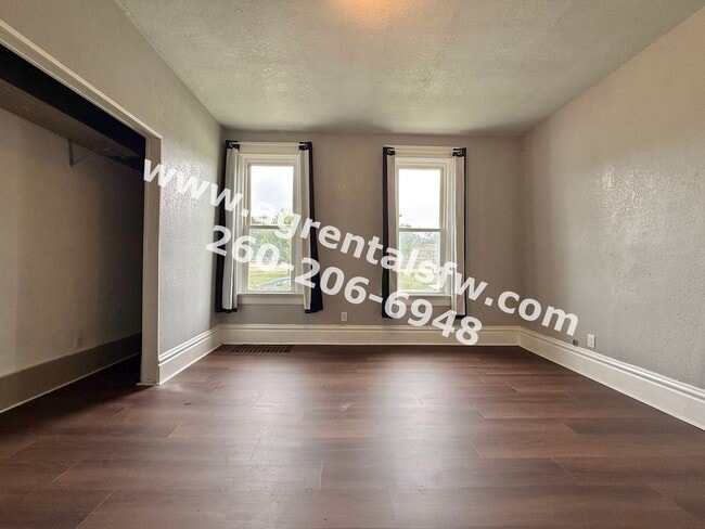 Photo - 825 Eckart St