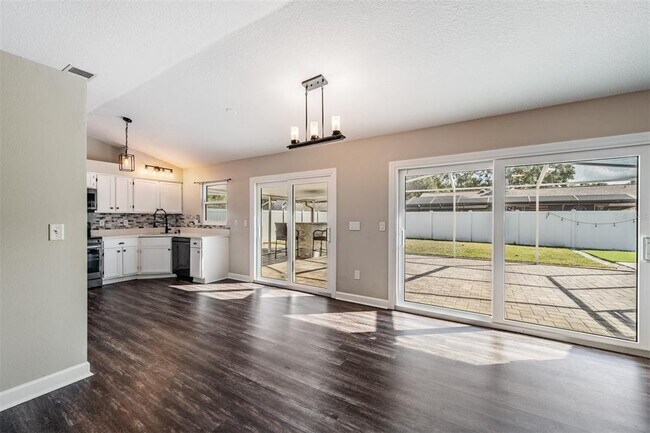 Photo - 714 Satin Leaf Ave