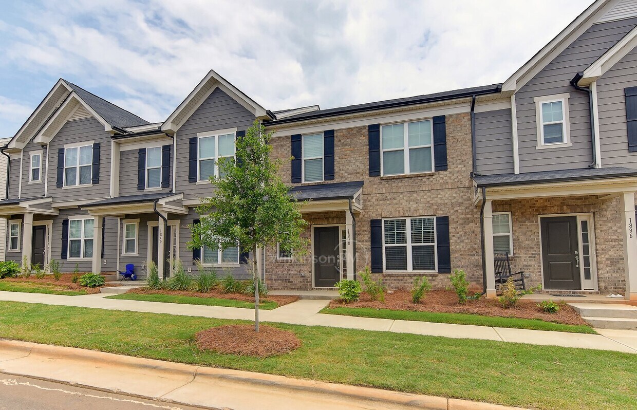 Beautiful 3BD/2.5BTH Townhouse with Commun... - Beautiful 3BD/2.5BTH Townhouse with Commun...