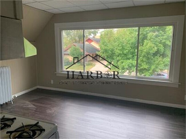 Photo - 28 6th Ave SE