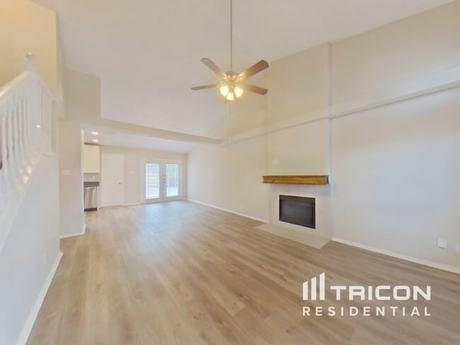 Photo - 837 Globe Ave