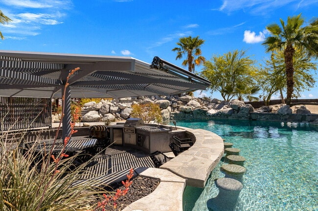 Building Photo - 41750 Hermitage Dr