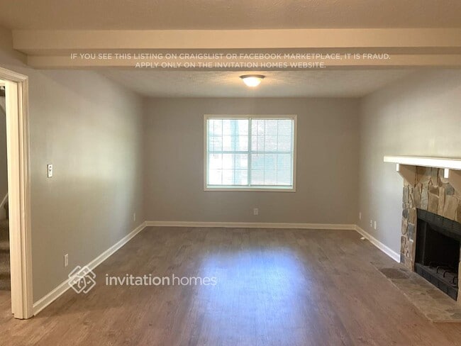 Photo - 585 Elvina Ct