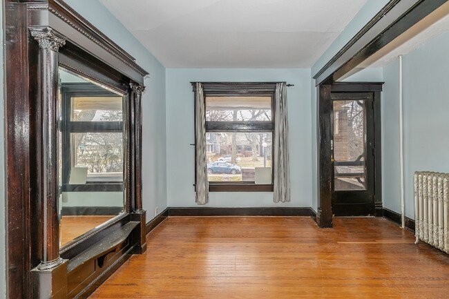 Photo - 977 Woodruff Pl E Dr