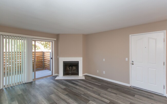 Sleek and Stylish 2 Bedroom Condo in Encin... - Sleek and Stylish 2 Bedroom Condo in Encin...